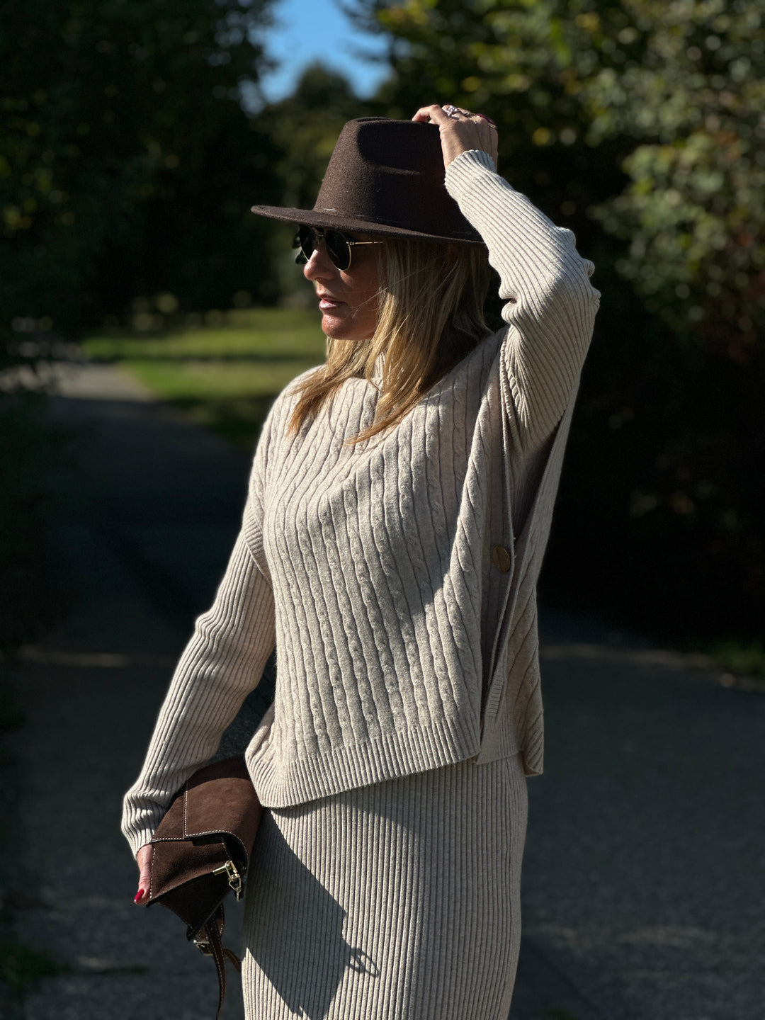 Ensemble Pull tressé boutons or avec robe 1735