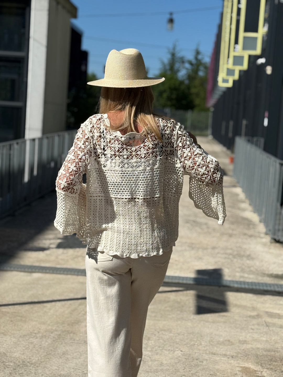 Pull crochet ÉCRU manches longues évasées 8077