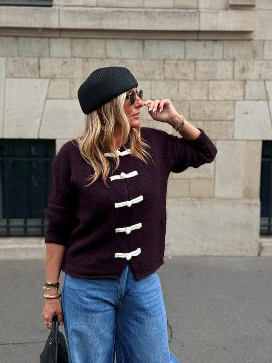 Pull boutons asiatique en violet