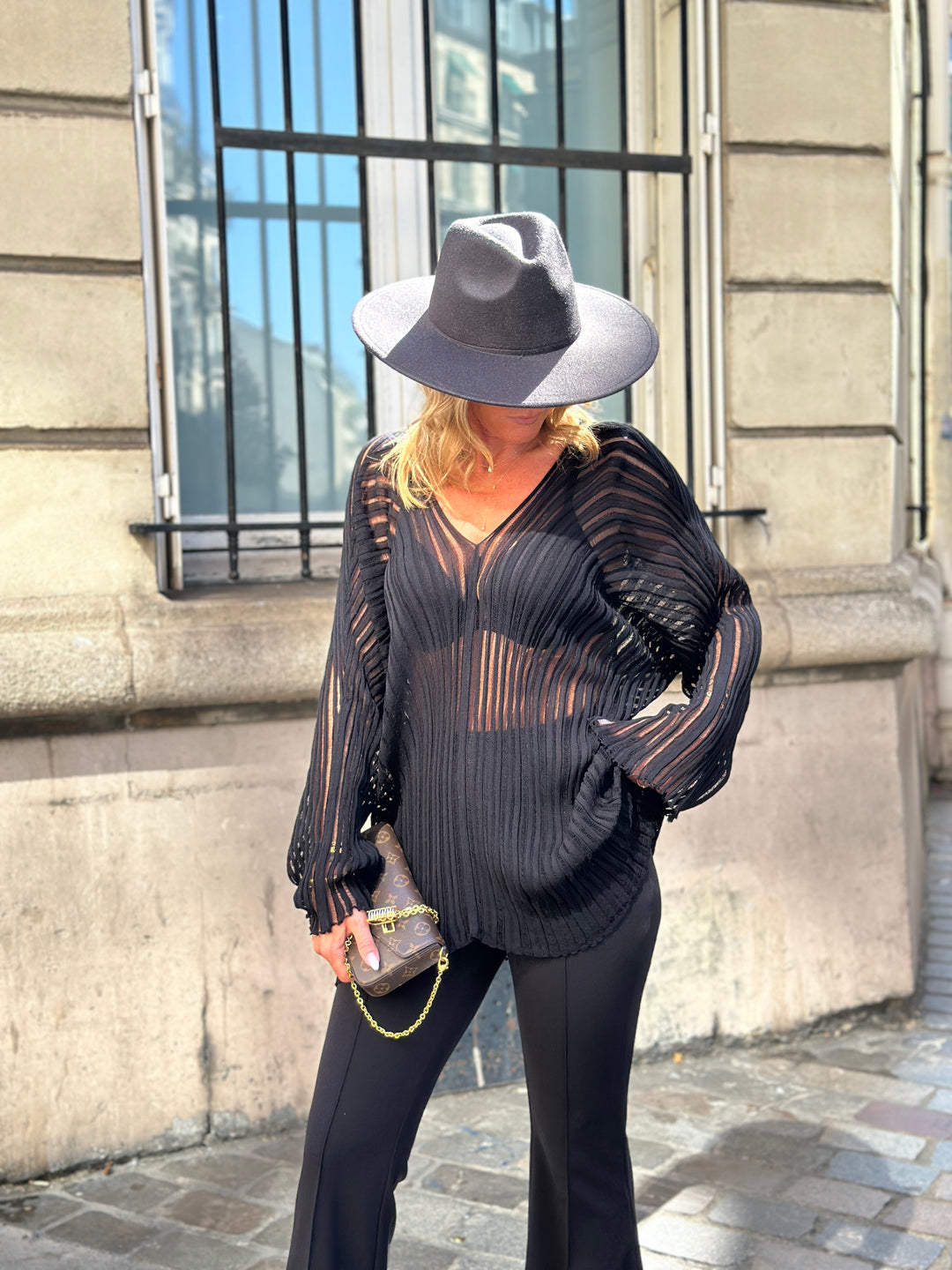 Pull noir maille transparente 20023