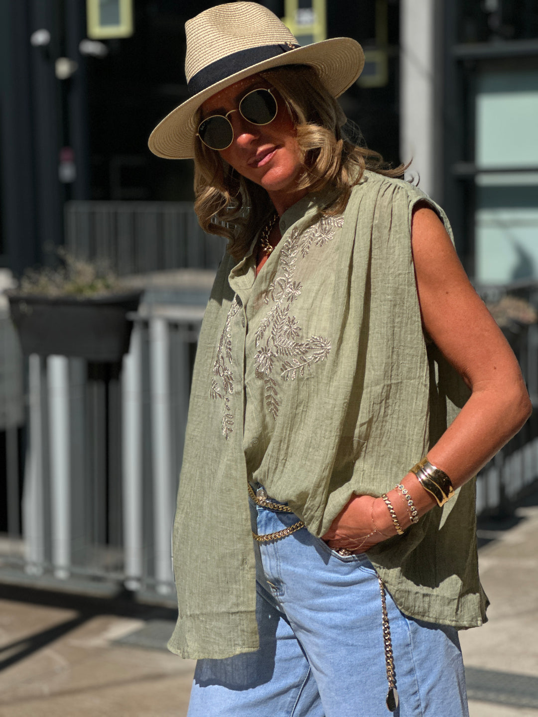 Chemise kaki brodée sans manches 2931