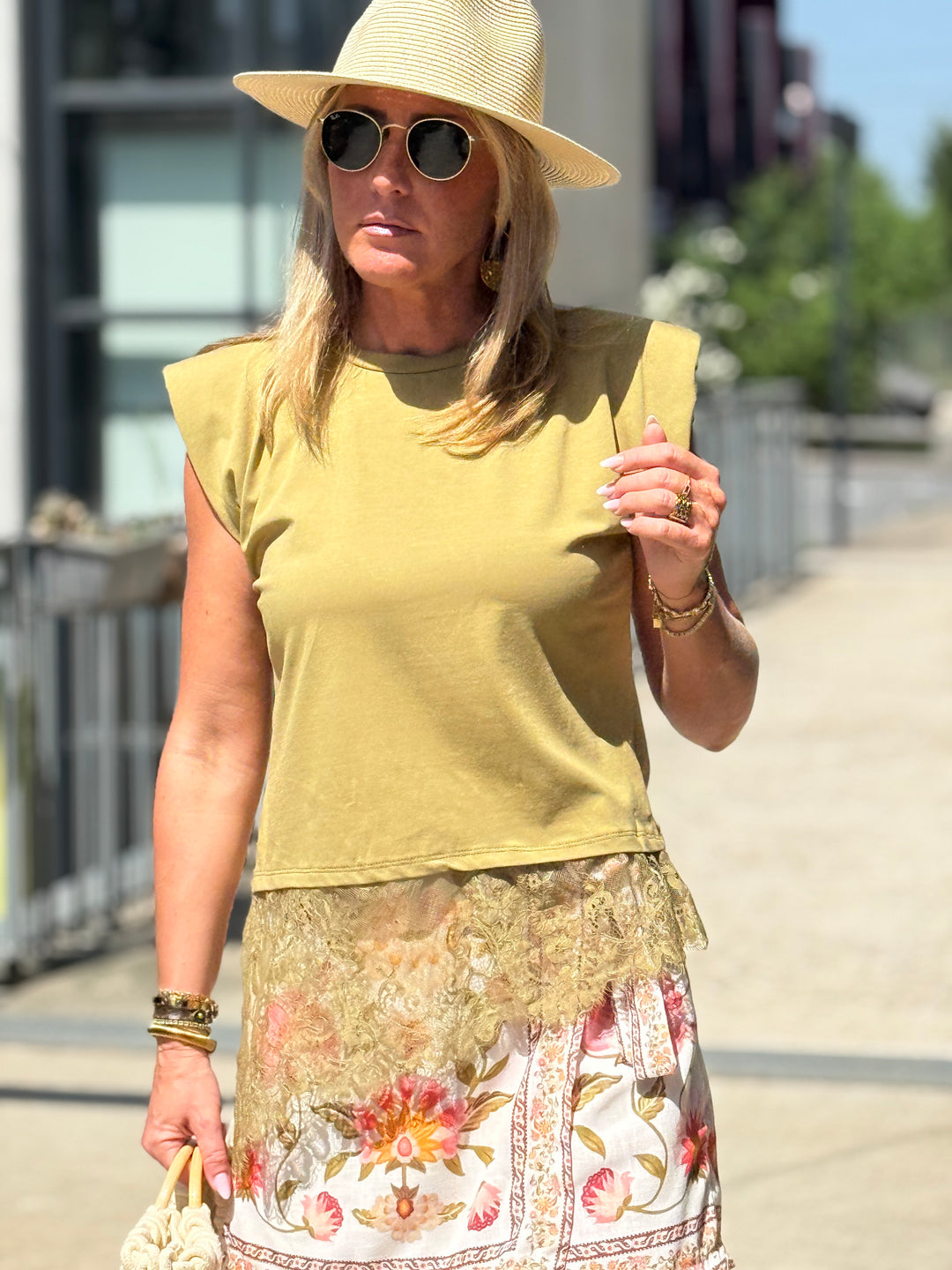 Top asymétrique dentelle avec épaulette OLIVE