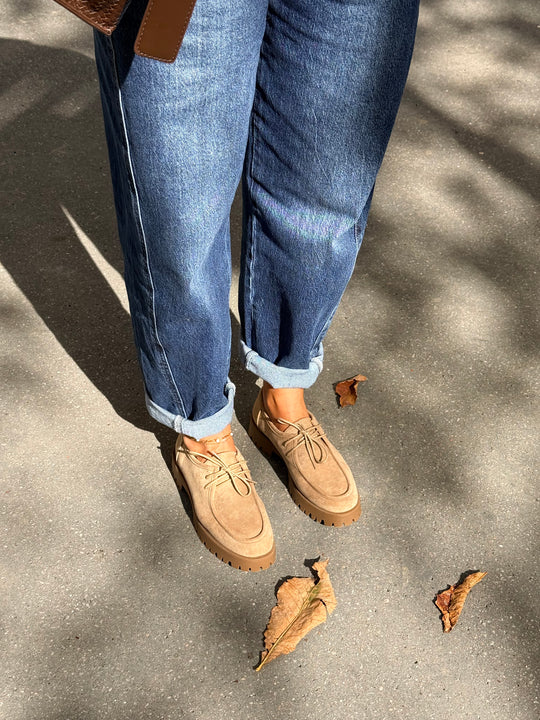 Moccasin effet daim beige lacets