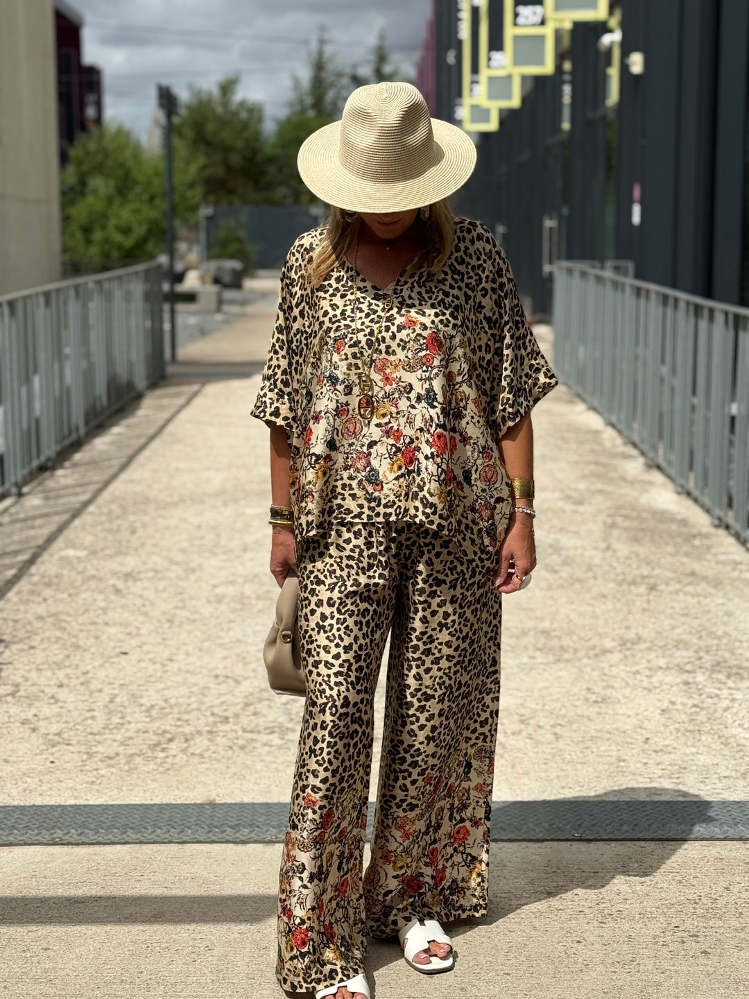 Ensemble satin soie léopard fleuri