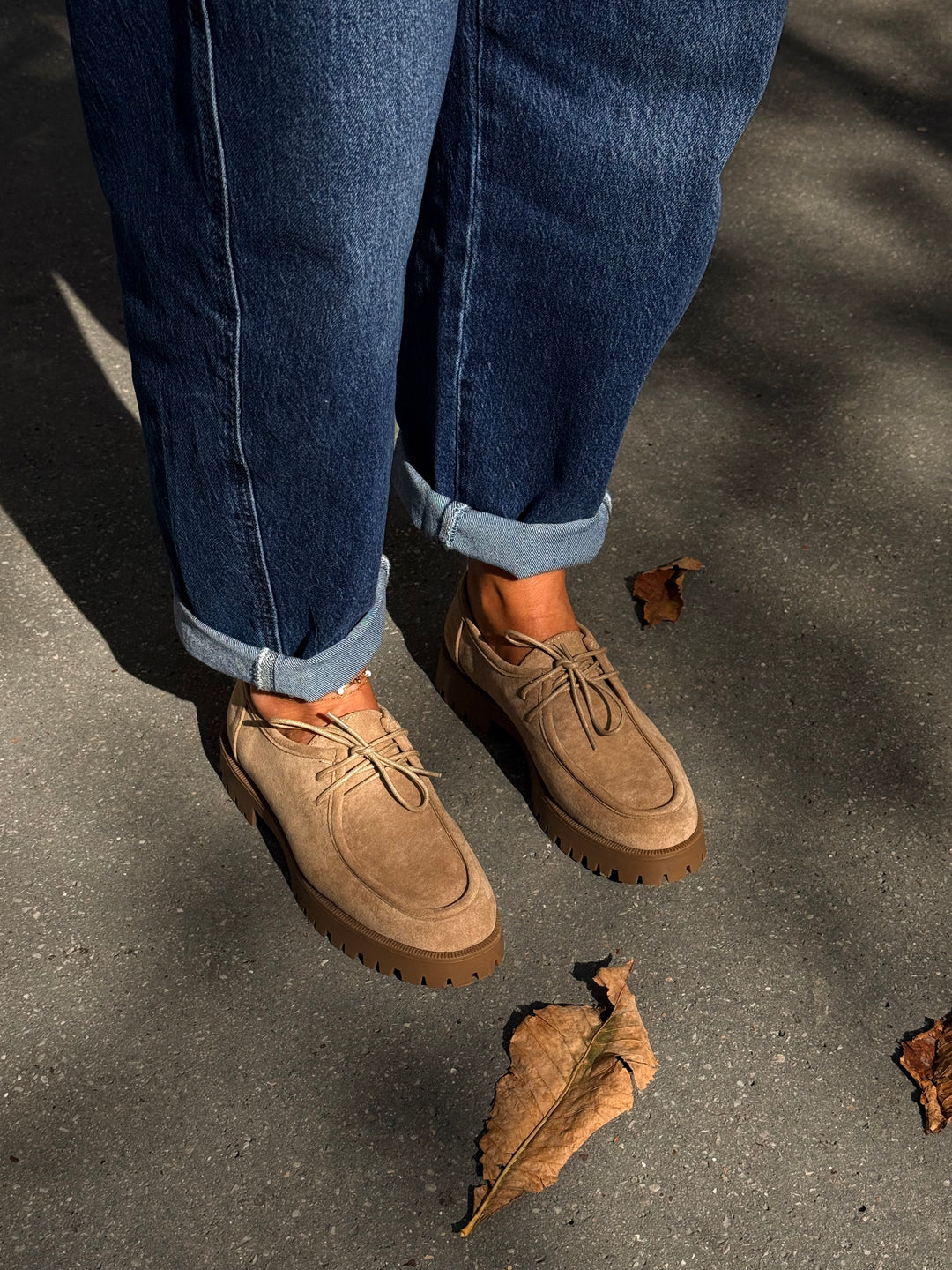Moccasin effet daim beige lacets