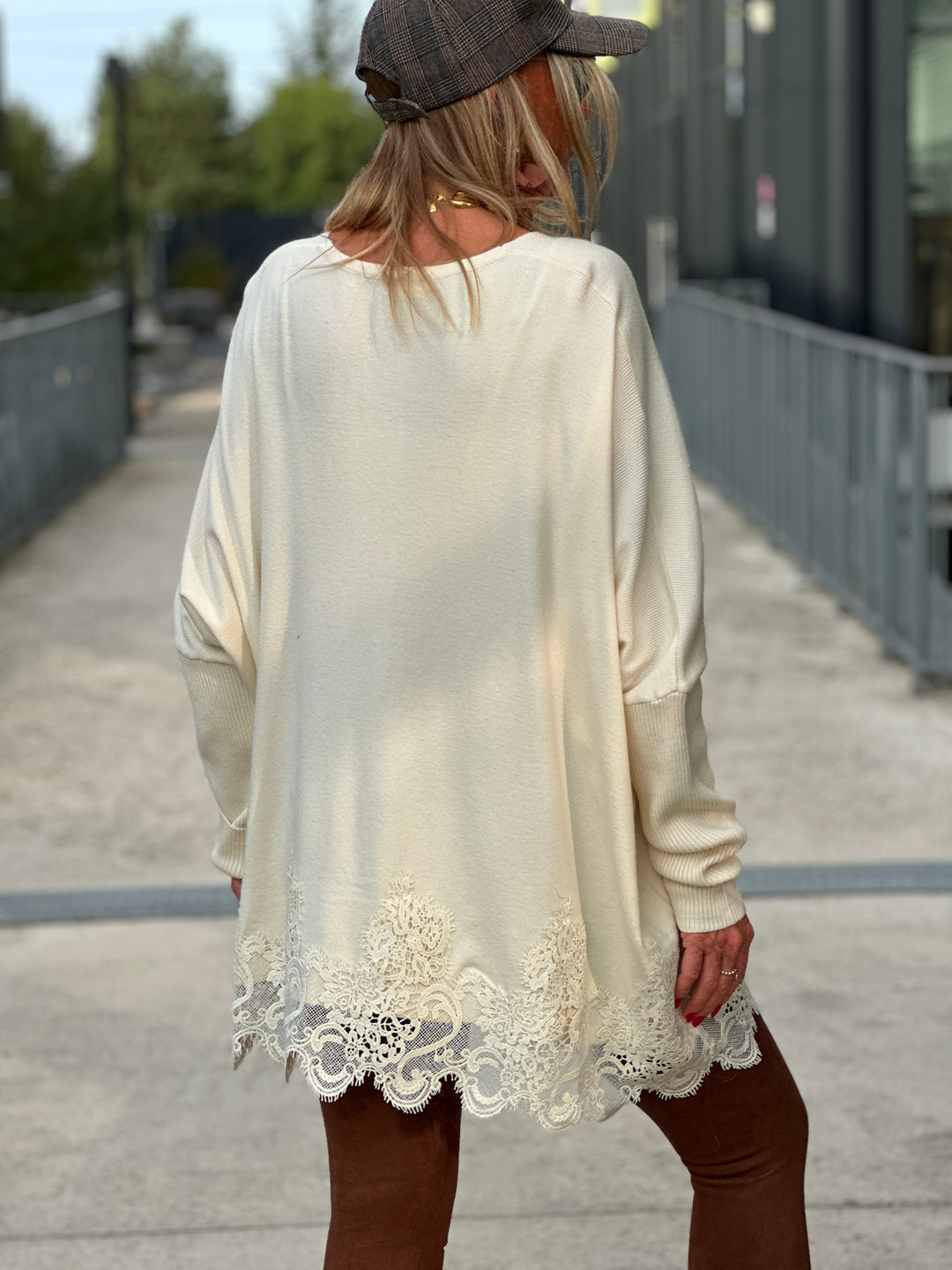 Pull col V dentelle 898