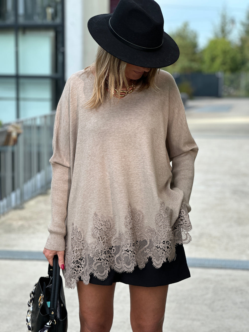Pull col V dentelle 898