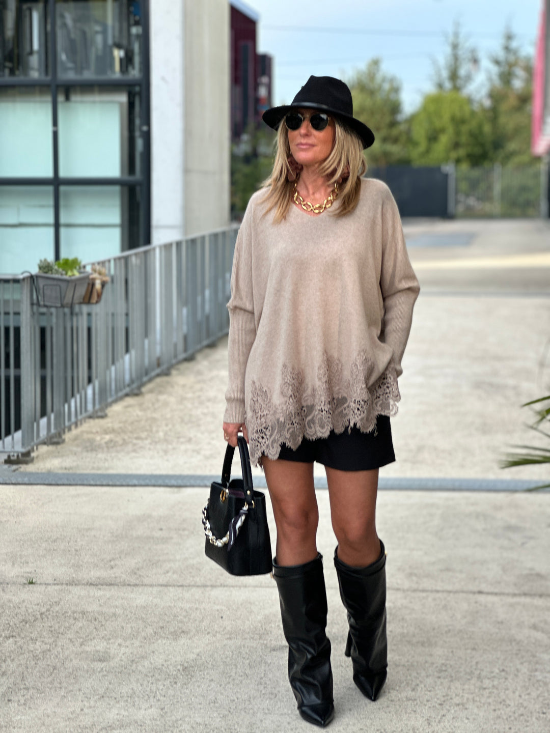 Pull col V dentelle 898