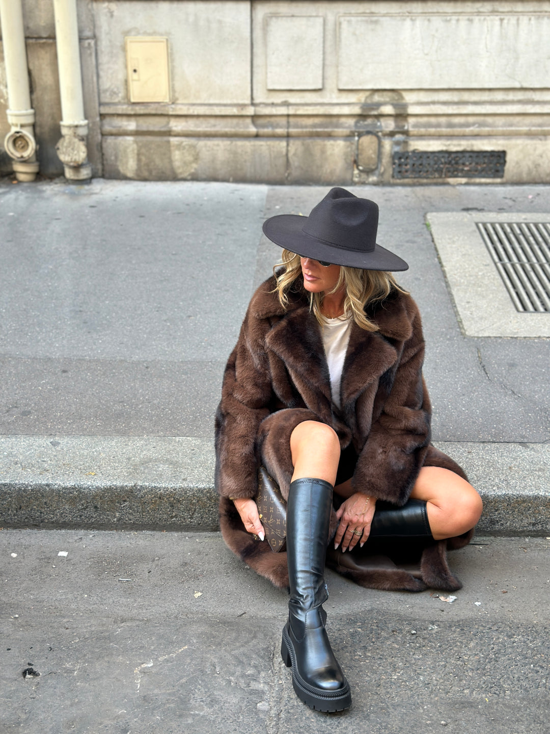 Manteau fourrure Long 063 (attentif)