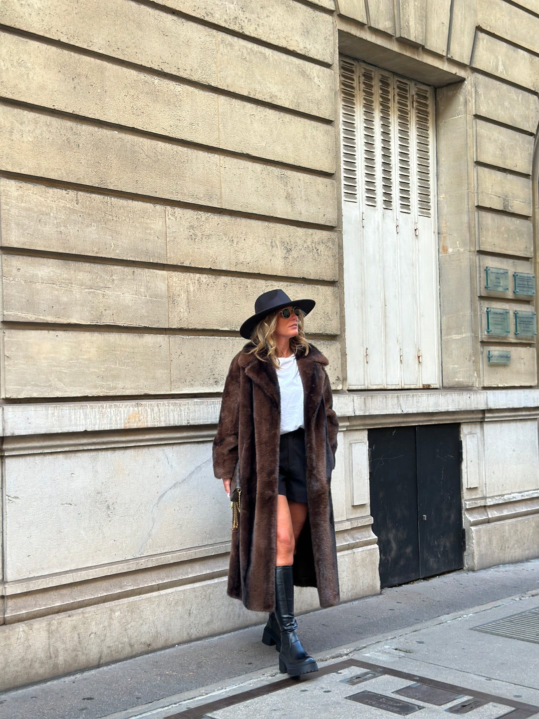 Manteau fourrure Long 063 (attentif)