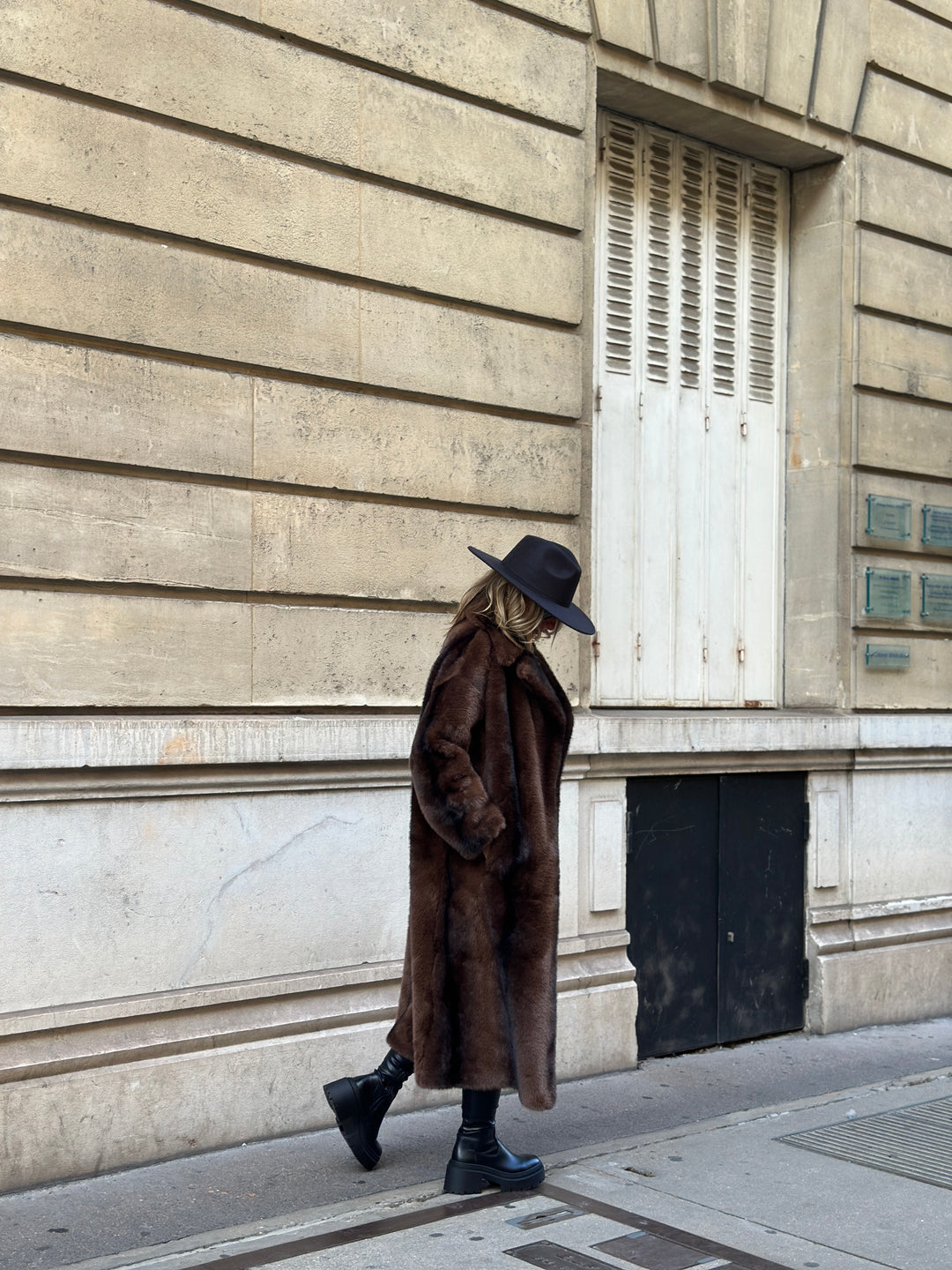Manteau fourrure Long 063 (attentif)