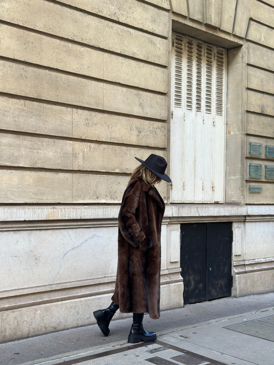 Manteau fourrure Long 063 (attentif)