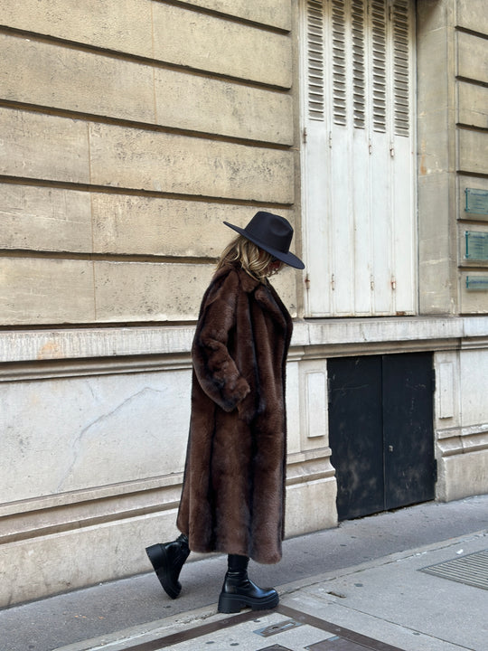 Manteau fourrure Long 063 (attentif)
