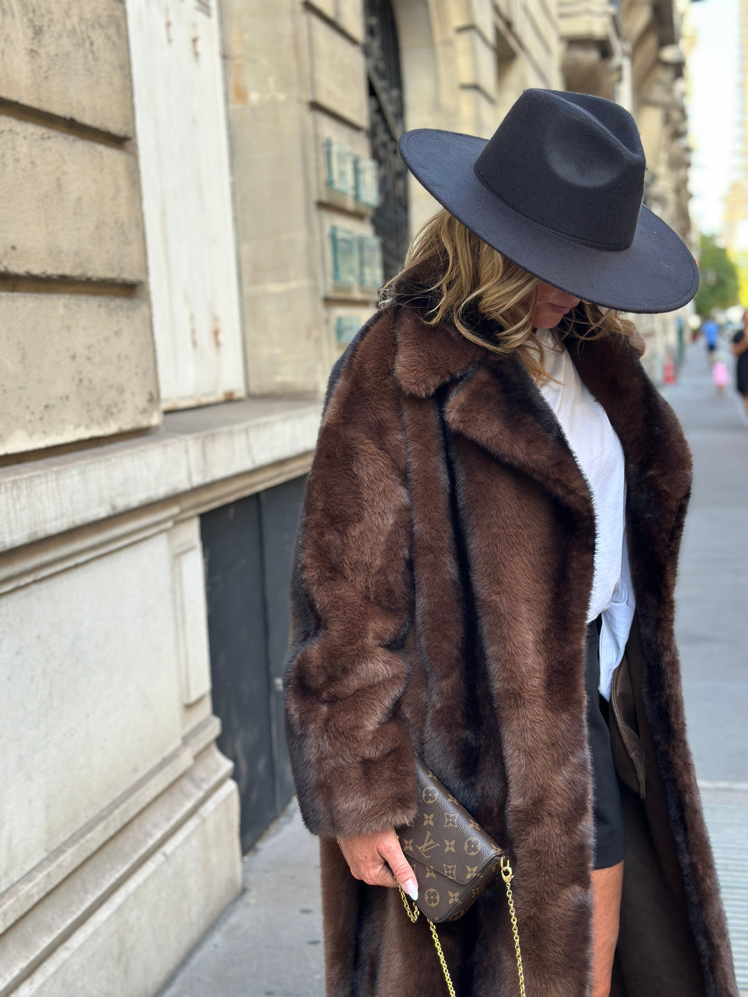 Manteau fourrure Long 063 (attentif)
