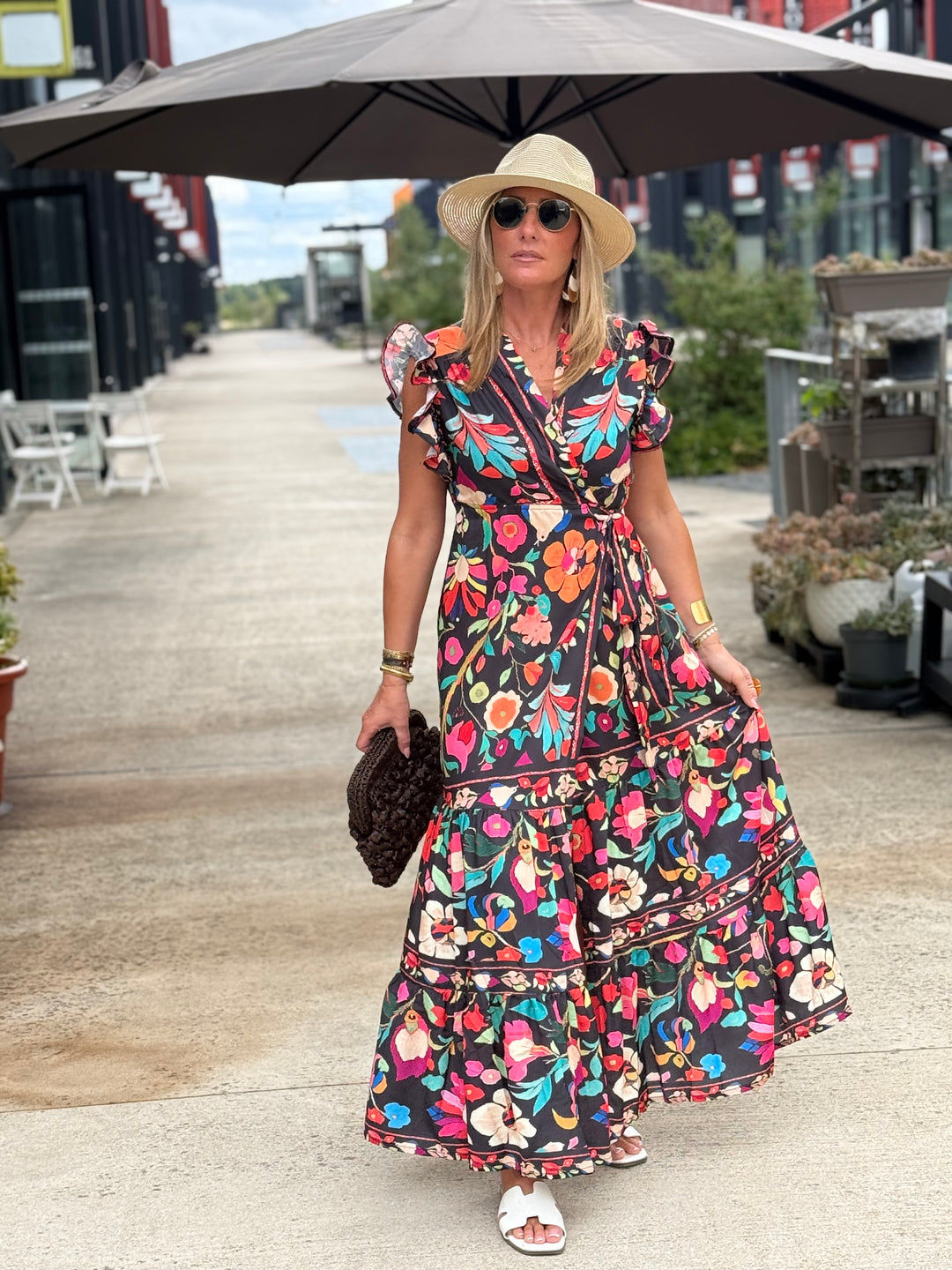 Robe longue fond noir FLEURI 270