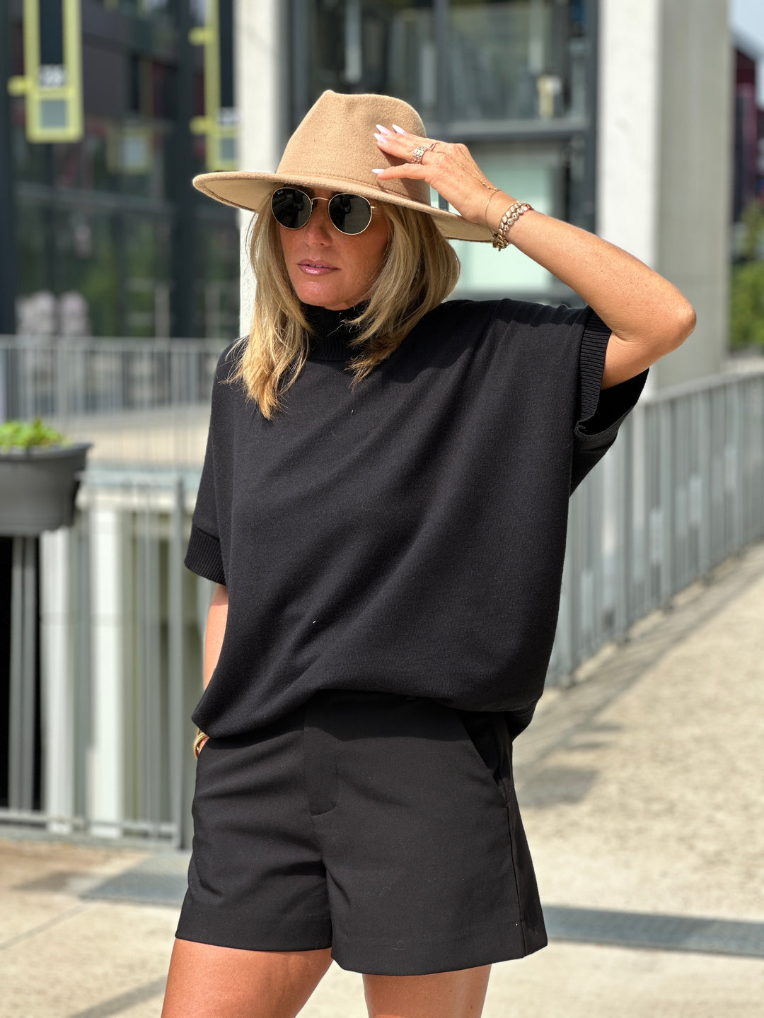 Pull épaules boutons d’or 829