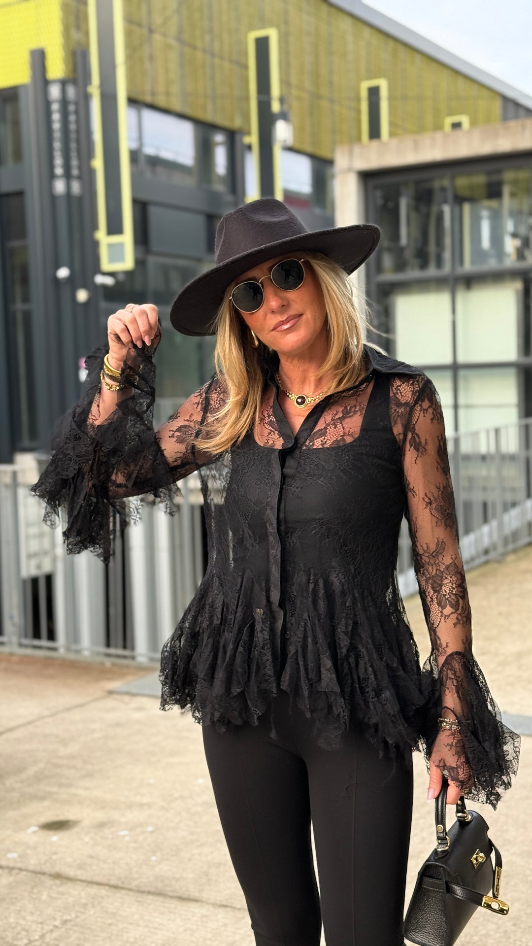 Chemise dentelle volant noir H11381