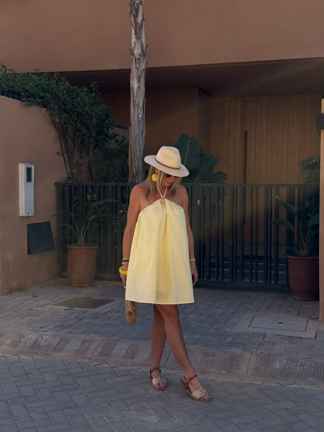 Robe courte à dos nus jaune 9506