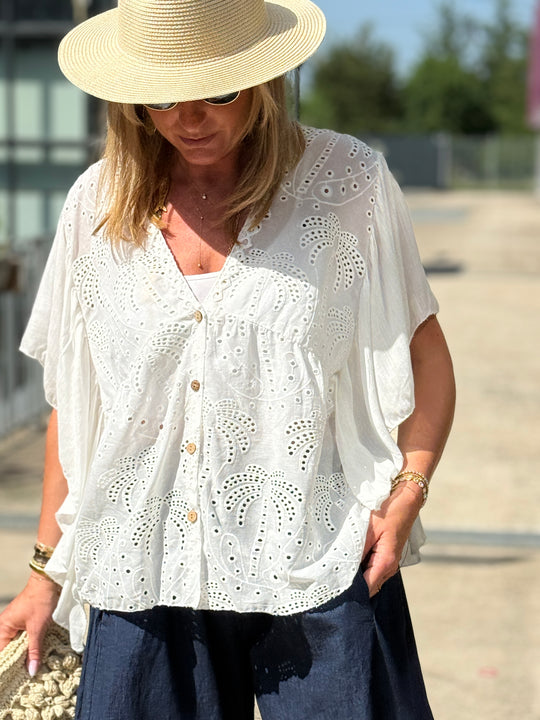 Blouse broderie anglaise col plongeant