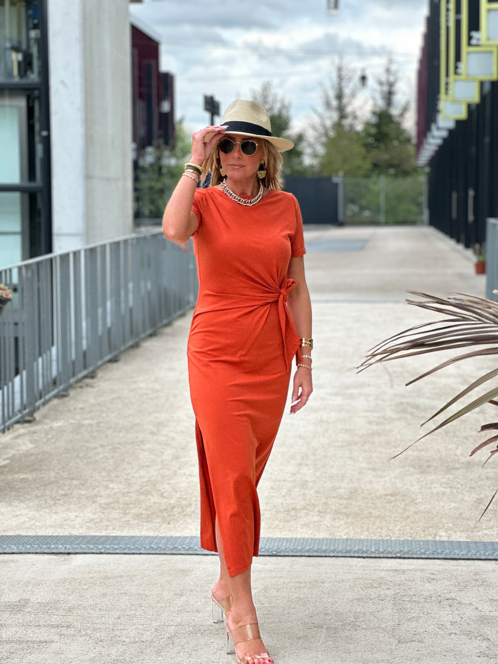 Robe longue manches courtes attachée rouille DC552