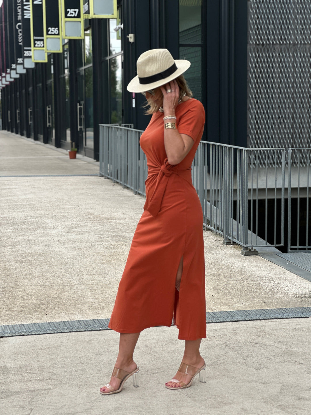 Robe longue manches courtes attachée rouille DC552
