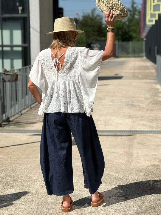Blouse broderie anglaise col plongeant