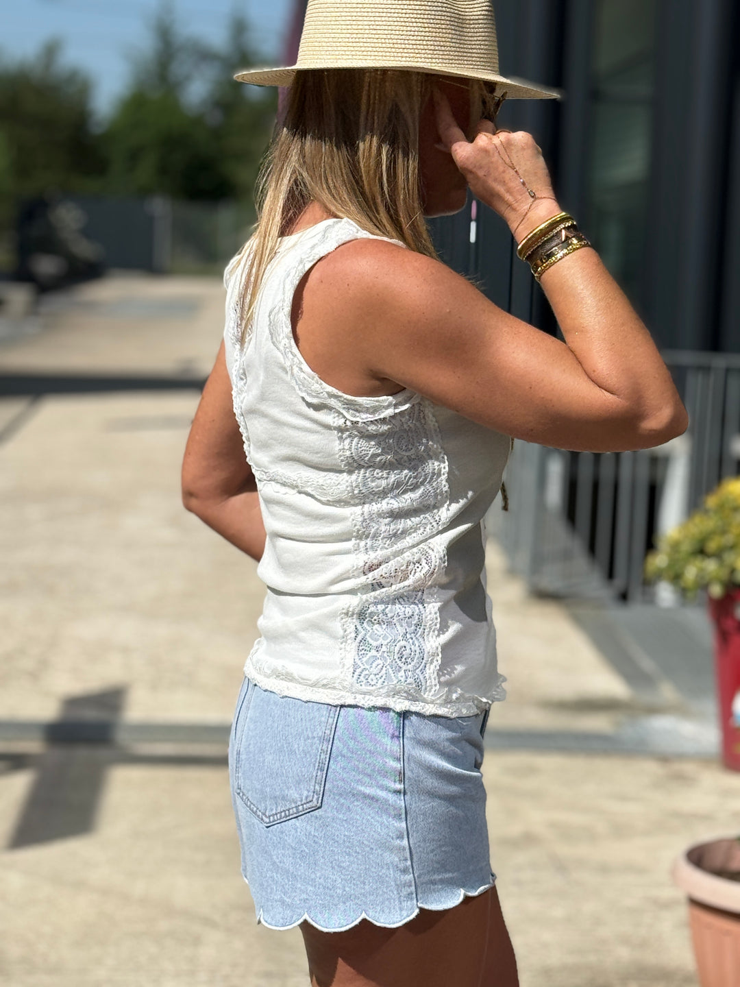 Débardeur BLANC côté dentelle