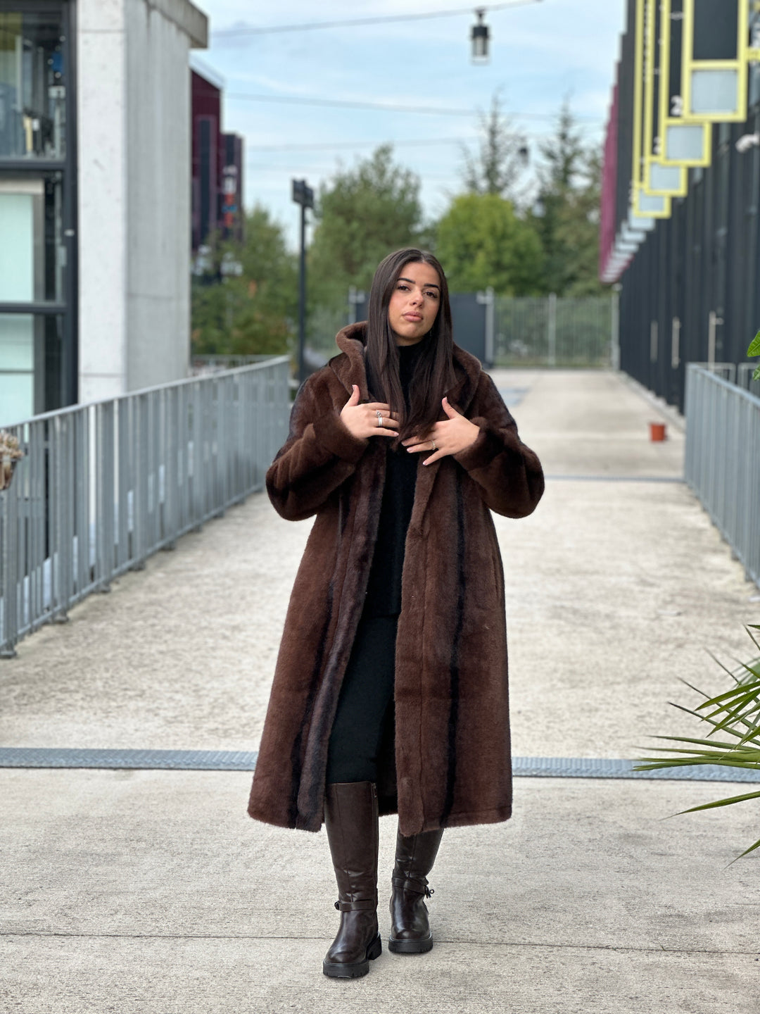 Manteau fourrure capuche marron (moda) 41042