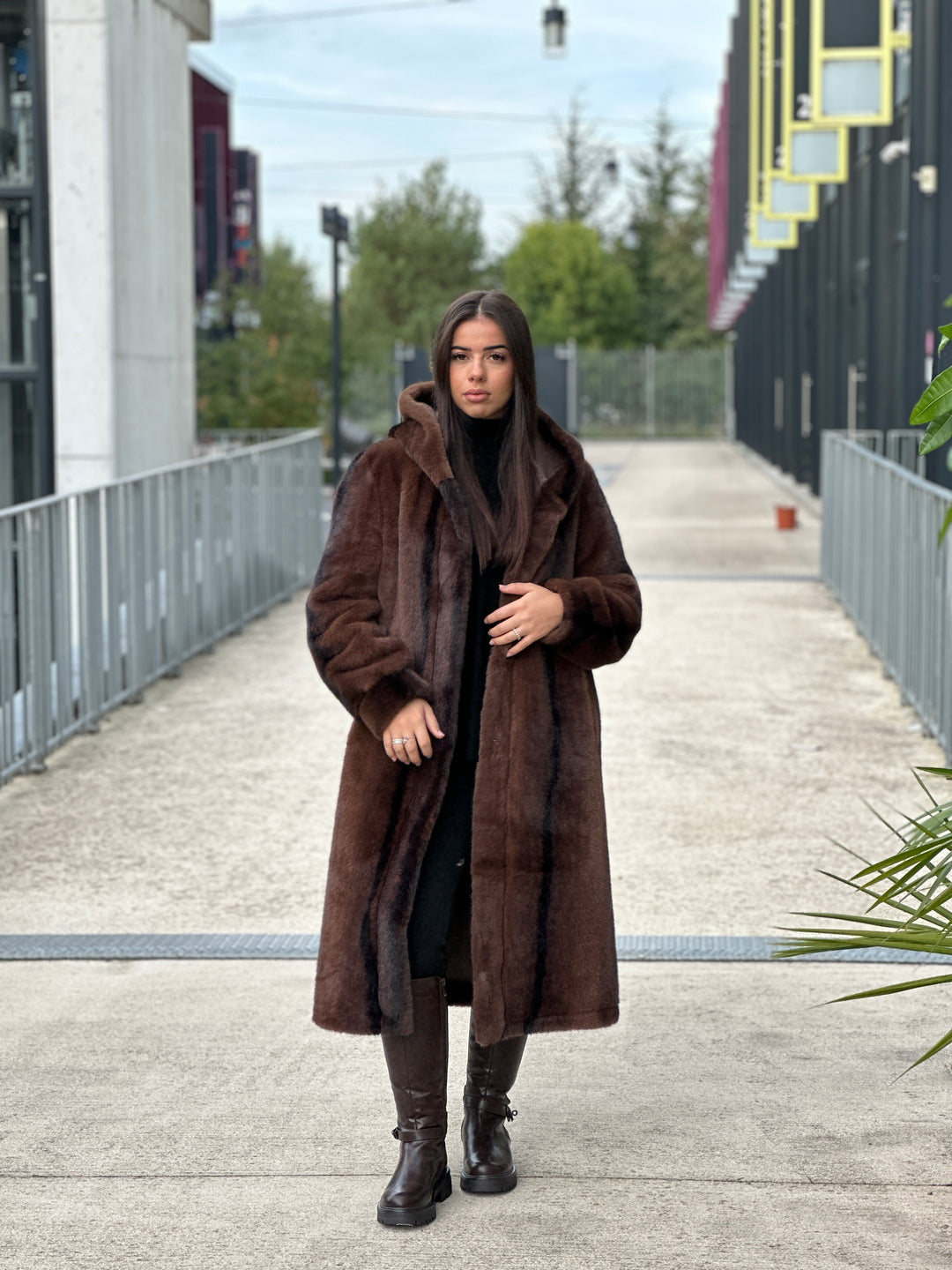 Manteau fourrure capuche marron (moda) 41042