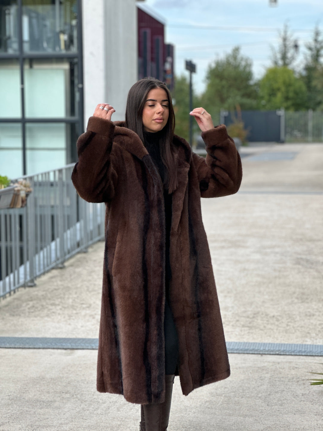 Manteau fourrure capuche marron (moda) 41042