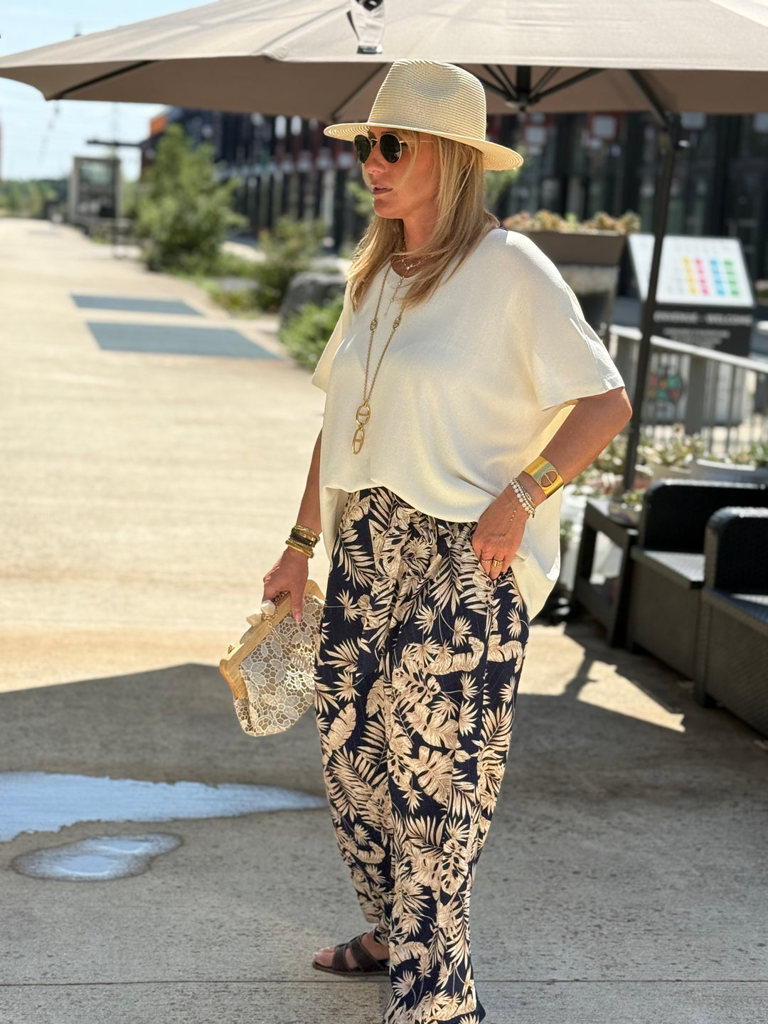 Pantalon lurex bleu imprimé feuille beige 718-5