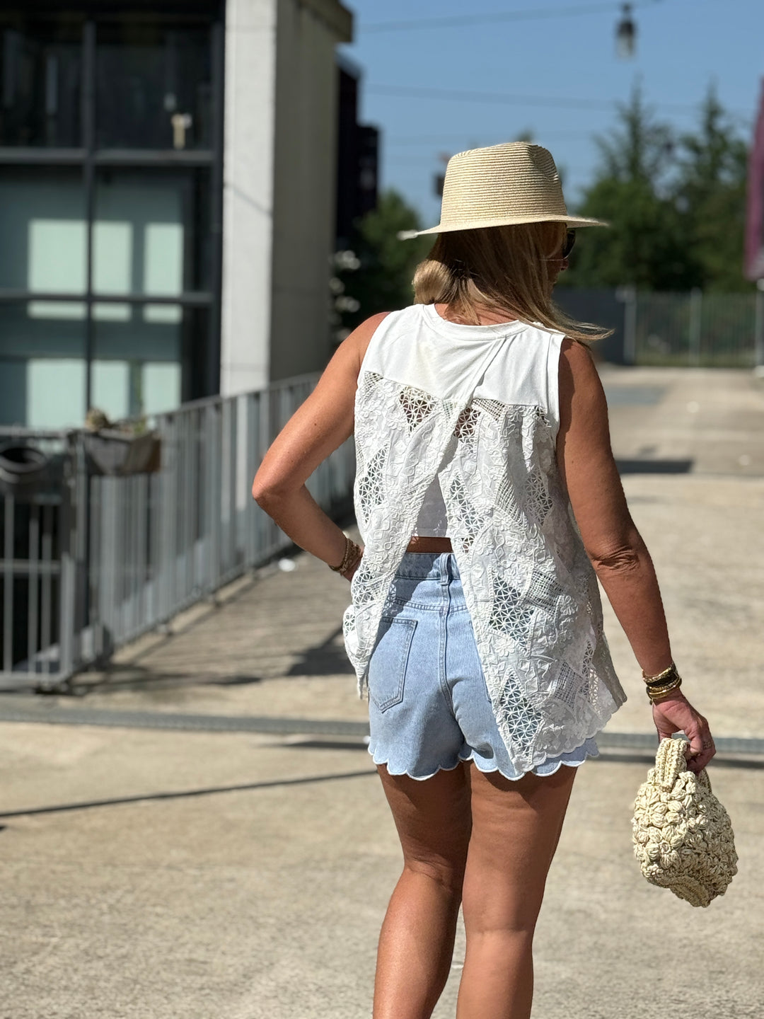 Top brodé BLANC dos ouvert