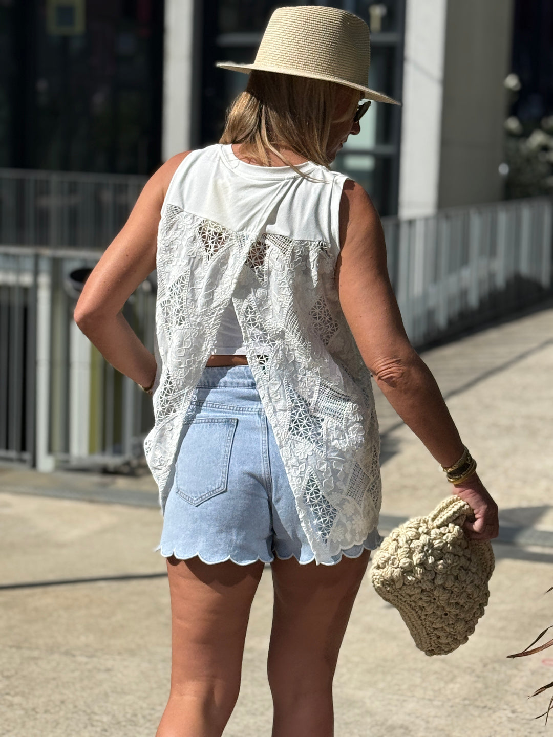 Top brodé BLANC dos ouvert