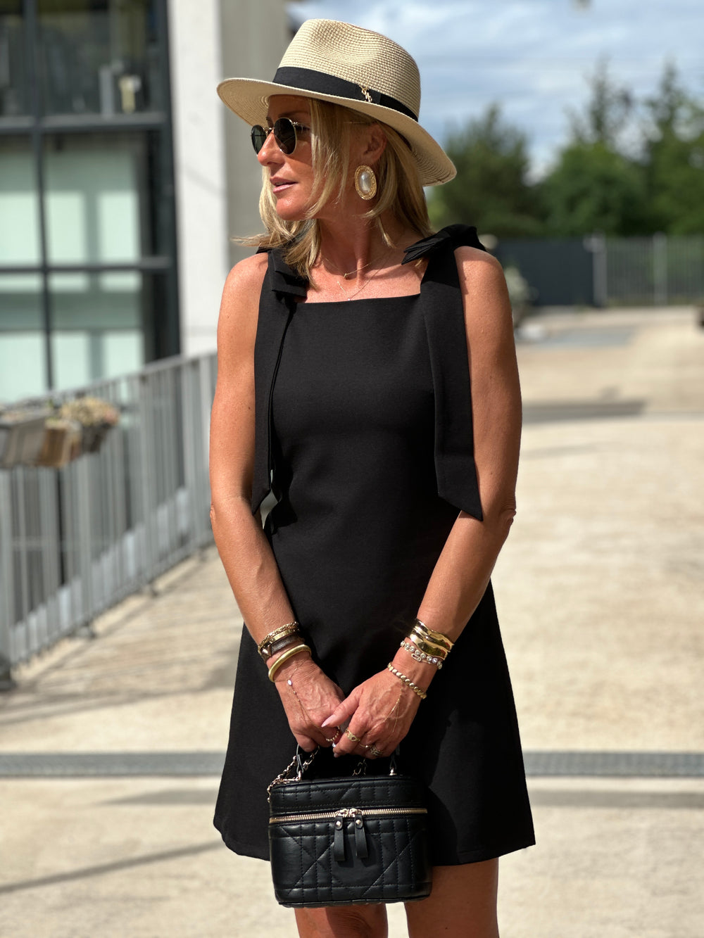 Robe noire noeuds epaule 7231