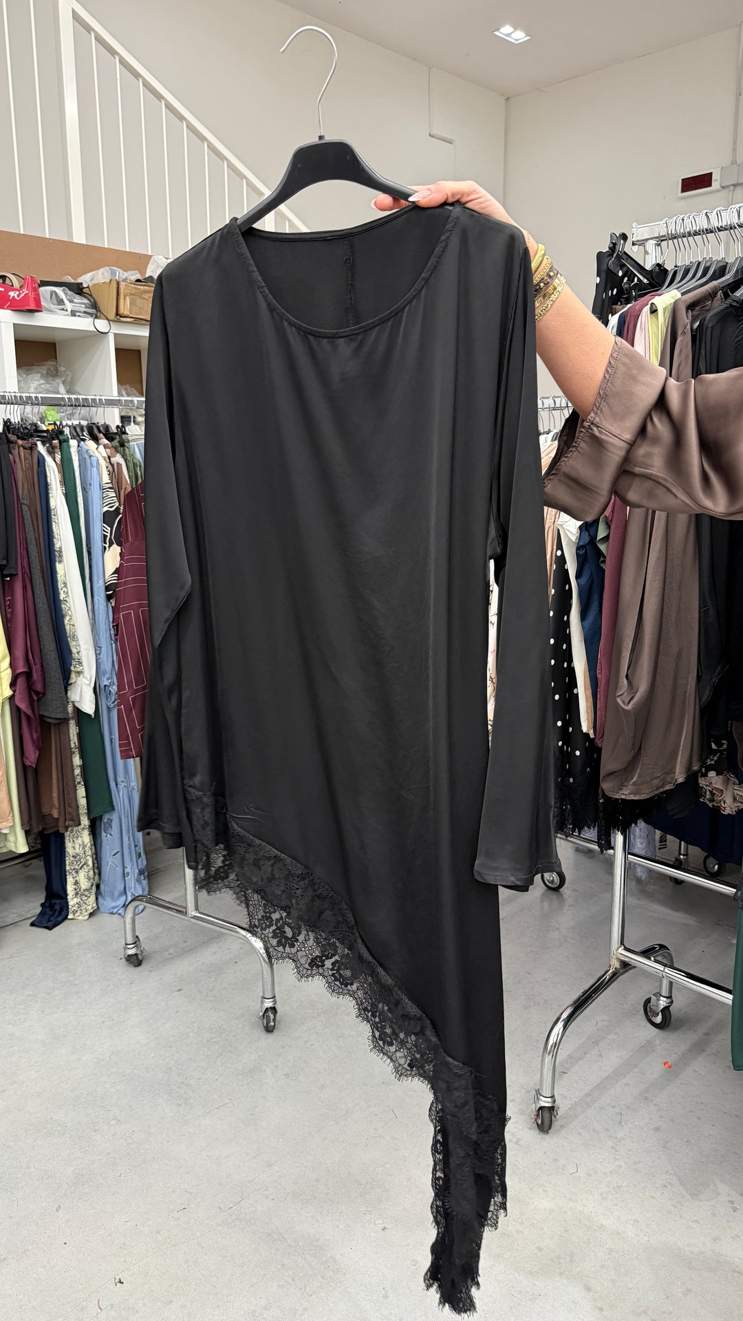 Tunique asymétrique satin dentelle