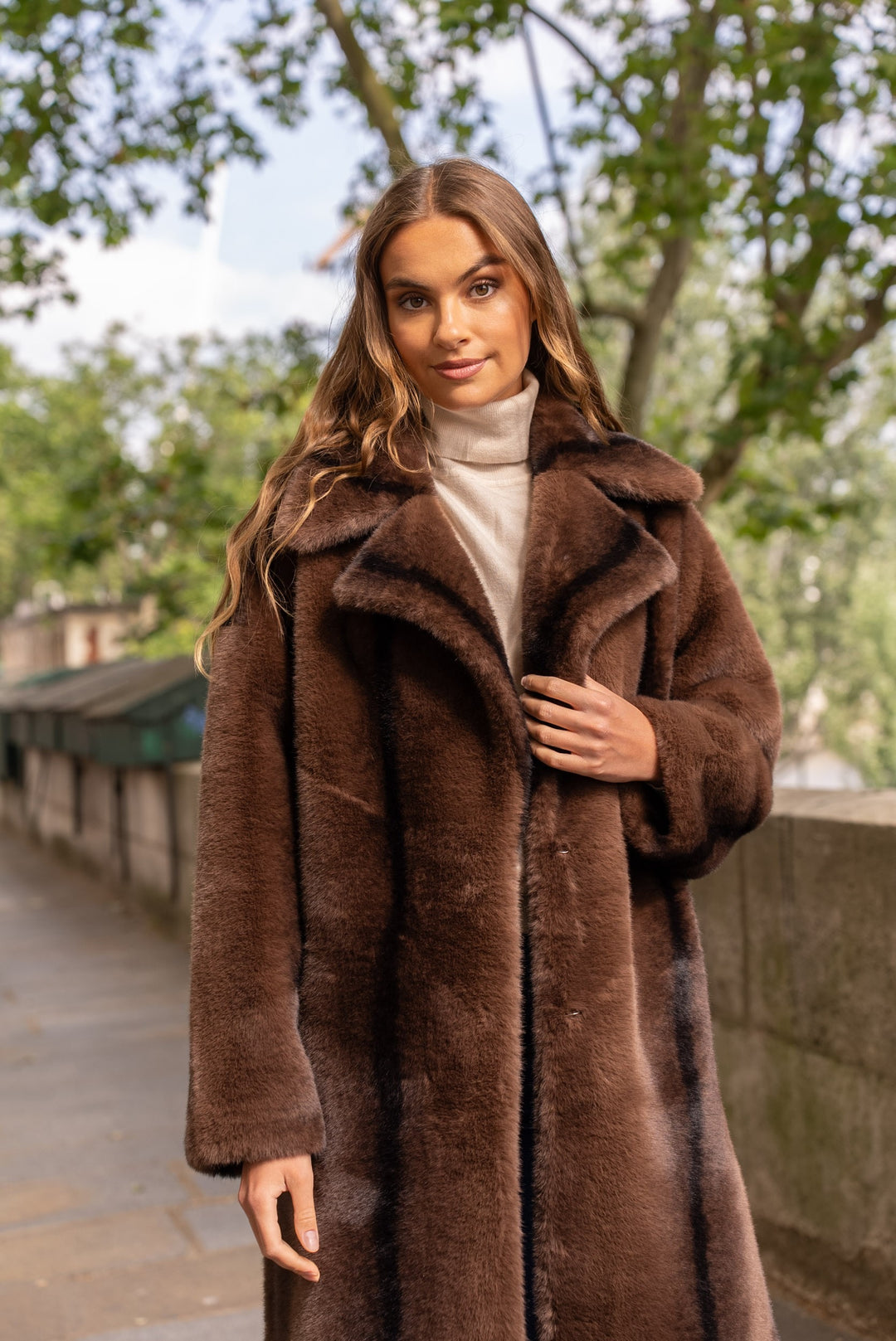 Manteau fourrure longue Véronique Coffee V063
