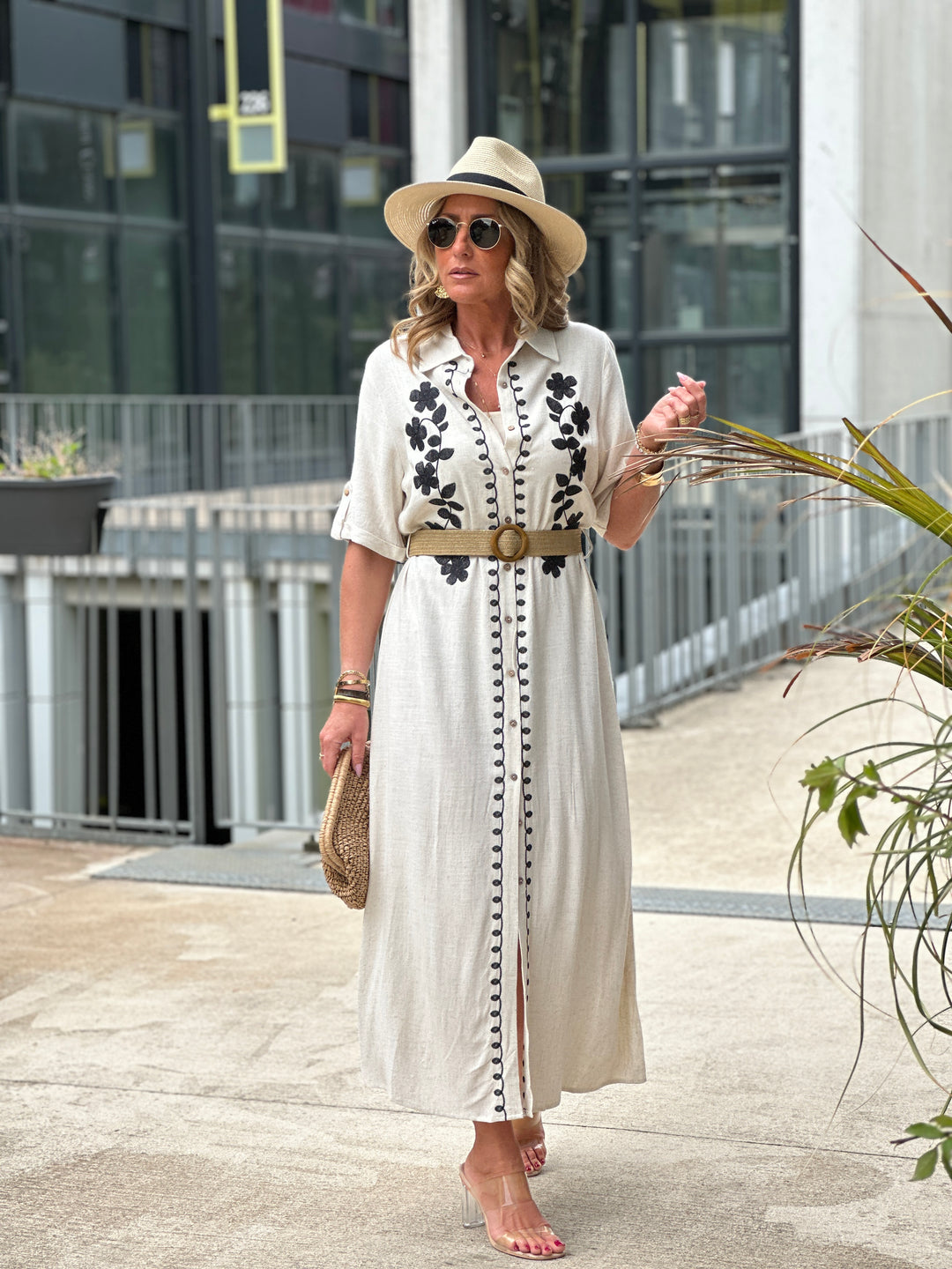 Robe longue lin ceinturée brodée Ro61871