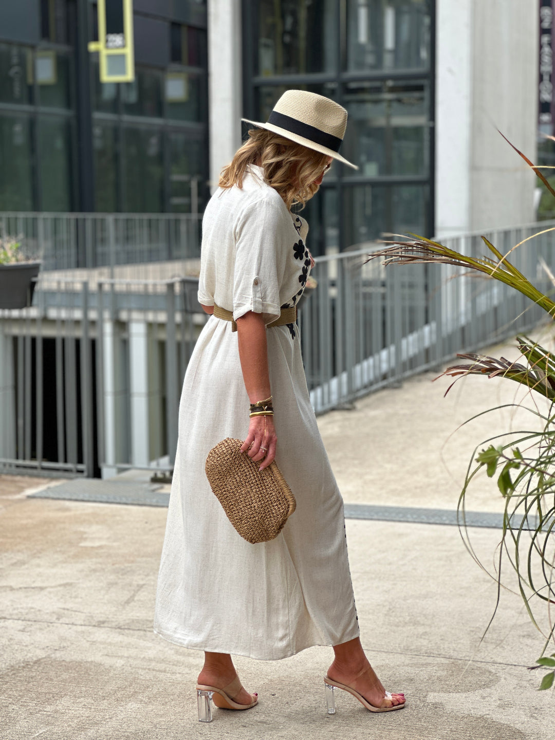 Robe longue lin ceinturée brodée Ro61871