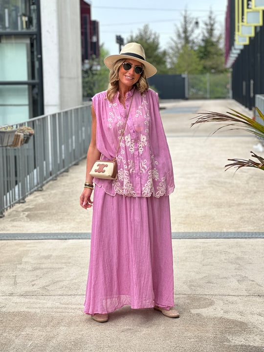 Chemise rose brodée blanc sans manches CH2998