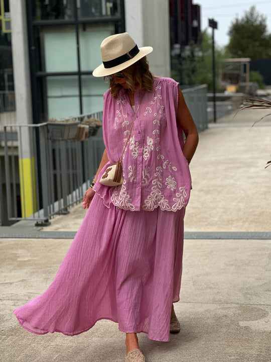 Chemise rose brodée blanc sans manches CH2998