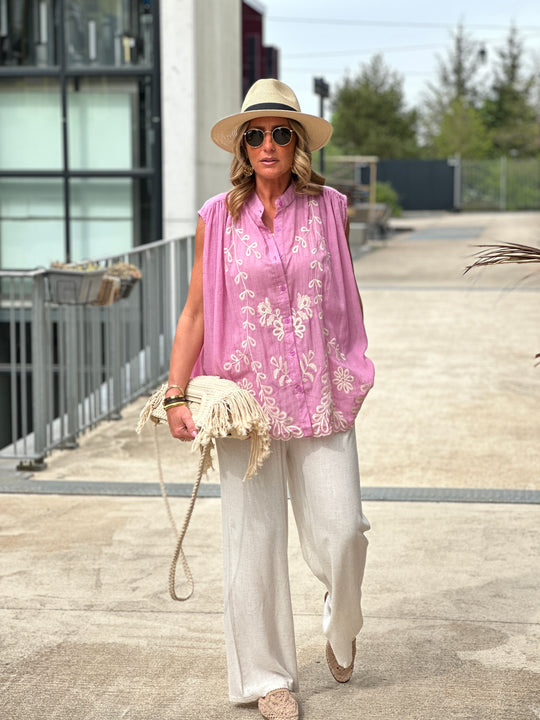 Chemise rose brodée blanc sans manches CH2998