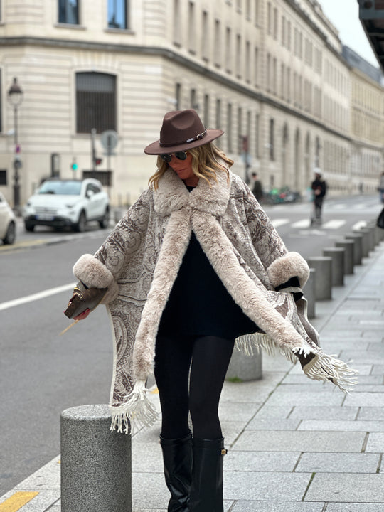 Manteau cape beige franges et fourrure 9074