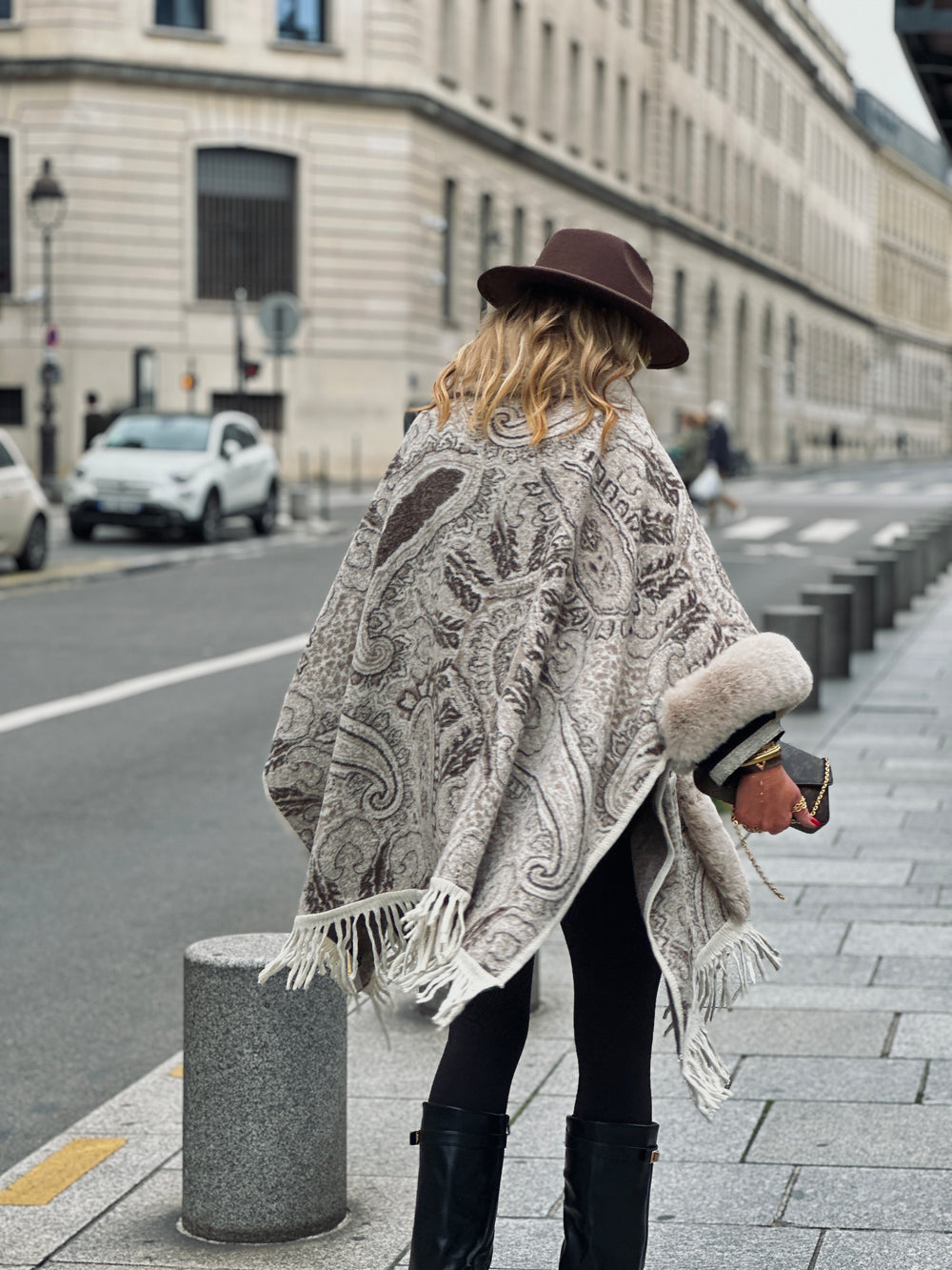 Manteau cape beige franges et fourrure 9074