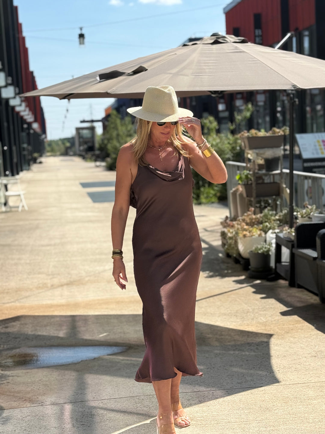 Robe satin dos chaînes