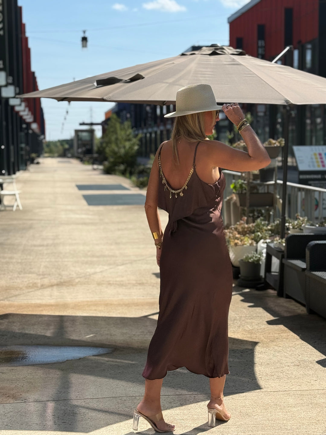 Robe satin dos chaînes