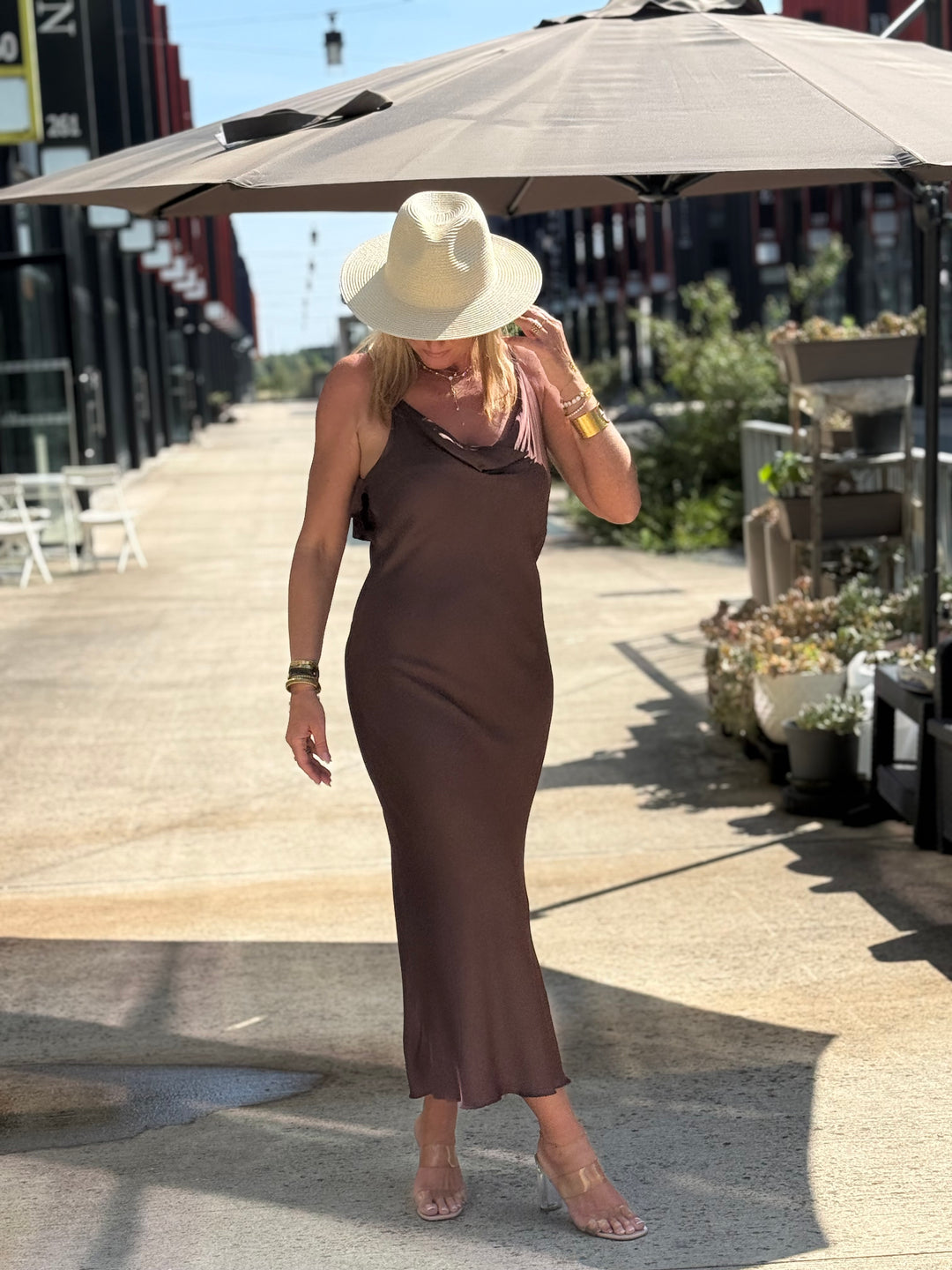 Robe satin dos chaînes