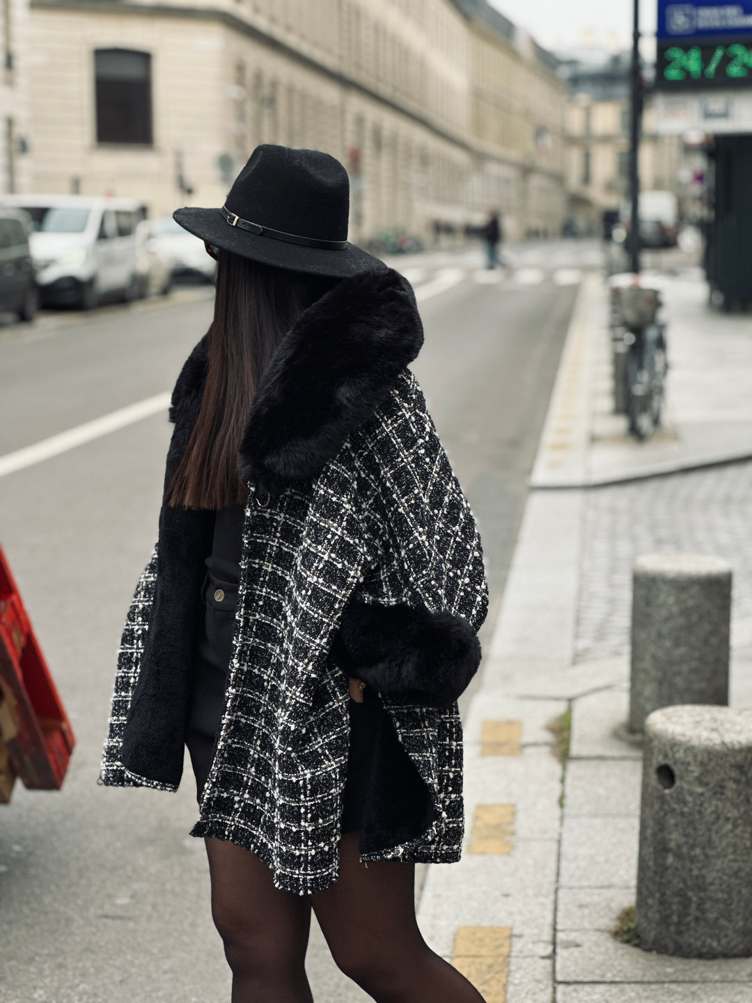 Cape Manteau tweed noir fourrure 3-281