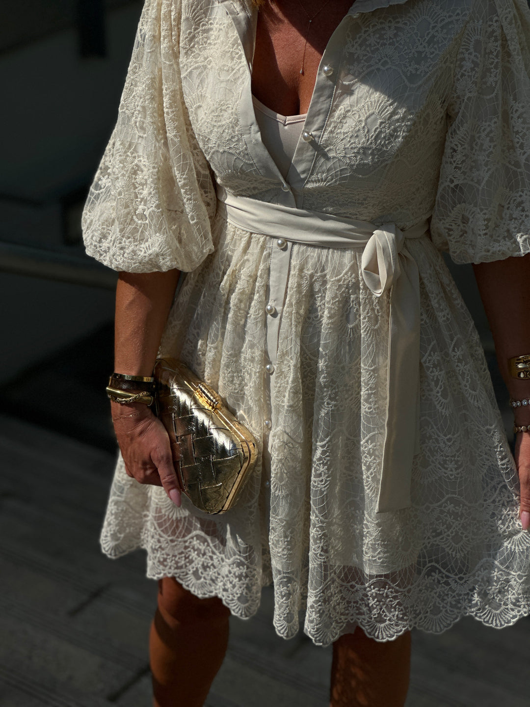 Robe manches bouffantes dentelle