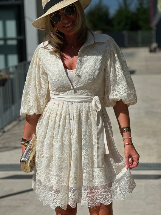 Robe manches bouffantes dentelle