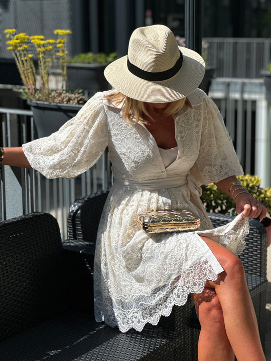 Robe manches bouffantes dentelle